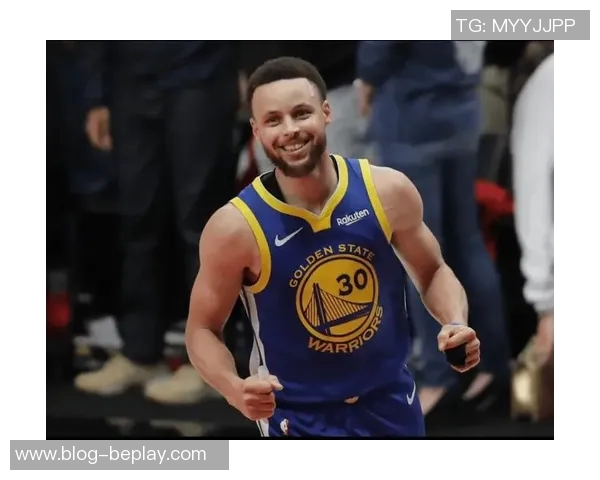 库里状态低迷仅得7分却助攻11次三节轻松打卡展现团队精神